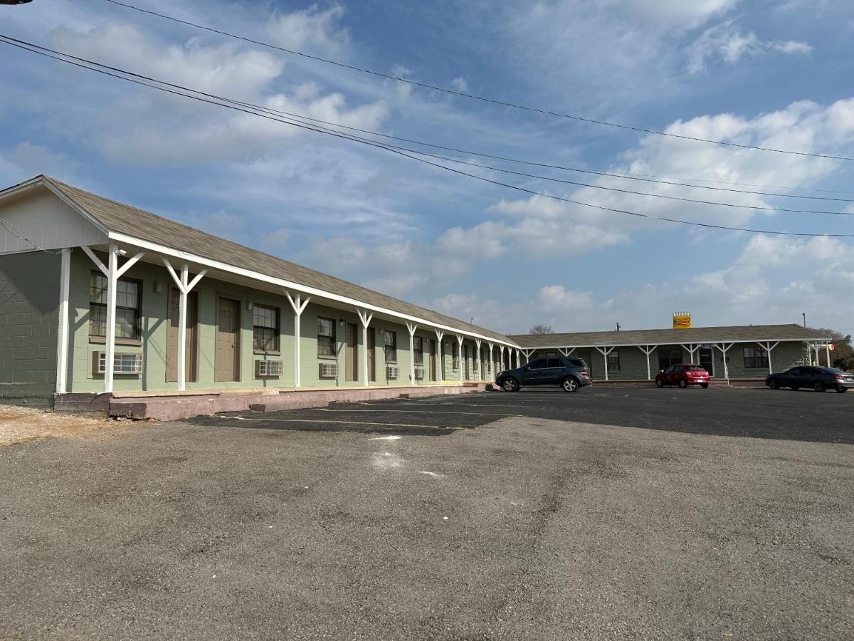 Llano Motel Bagian luar foto