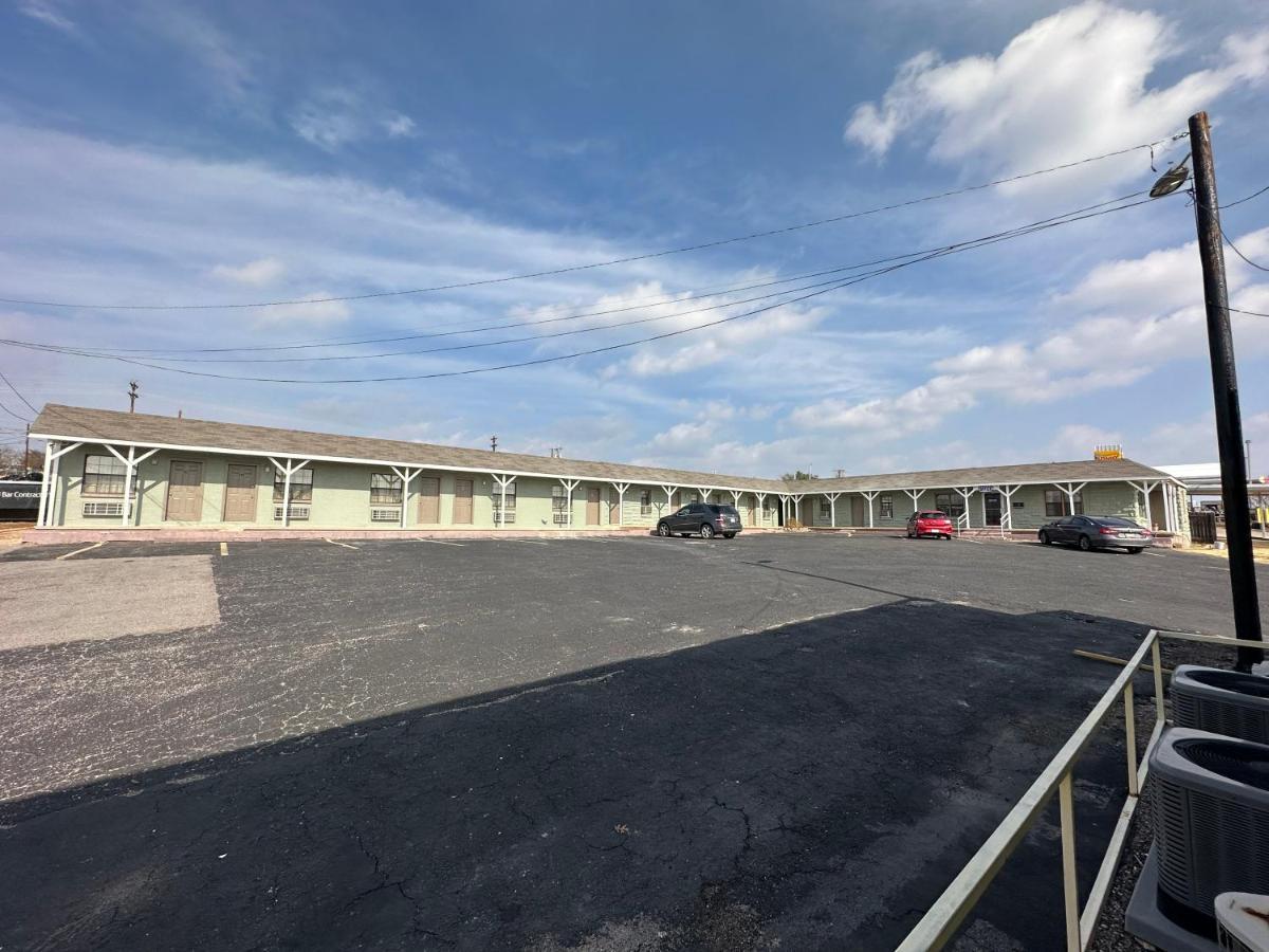 Llano Motel Bagian luar foto